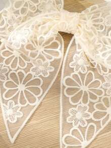 An Elegant Lace Bow-Knot Hair Clip, Fashionable Retro Hair Accessory, Suitable For Daily Use By Girls - Beige - View 2