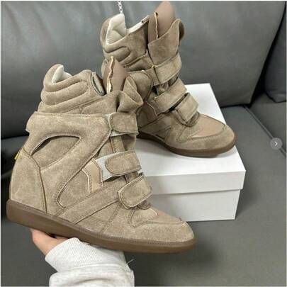 New 2026 Hidden Height-Increasing High-Top Women's Shoes, Color-Matching Flat Casual Sneakers. New 2025 Hidden Height-Increasing High-Top Women's Shoes, Color-Matching Flat Casual Sneakers. Designer High-Top Shoes For Women In Autumn And Winter, Body-Hugging Casual Sports Shoes, Versatile White Shoes With A Thick Black Sole. 7 Cm Internal Heel Lift Women's Ankle Boots, High-Top Models For Petite Sizes.