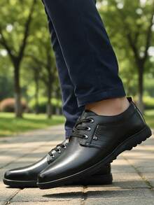 Un par de Liso Elegante Cuero PU Detalle de Cordones y Placa Metálica Zapatos de Hombre Para Trabajo y Reuniones Todo el año Tallas 39-44 con Suela Suave - Negro - Ver 4