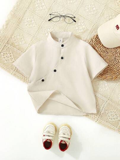 男童短袖纯色休闲立领衬衫，适合春夏穿着