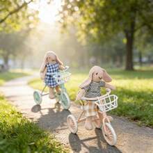 1:12 Handmade Wrought Iron Mini Tricycle Model, Wheels Rotate, No Electricity Required. Suitable For Miniature Landscape Photography, Scene Setting And Mini House Furniture Decoration. Lacquered Finish Ensures Durable And Wear-Resistant. A Versatile Holiday Gift.