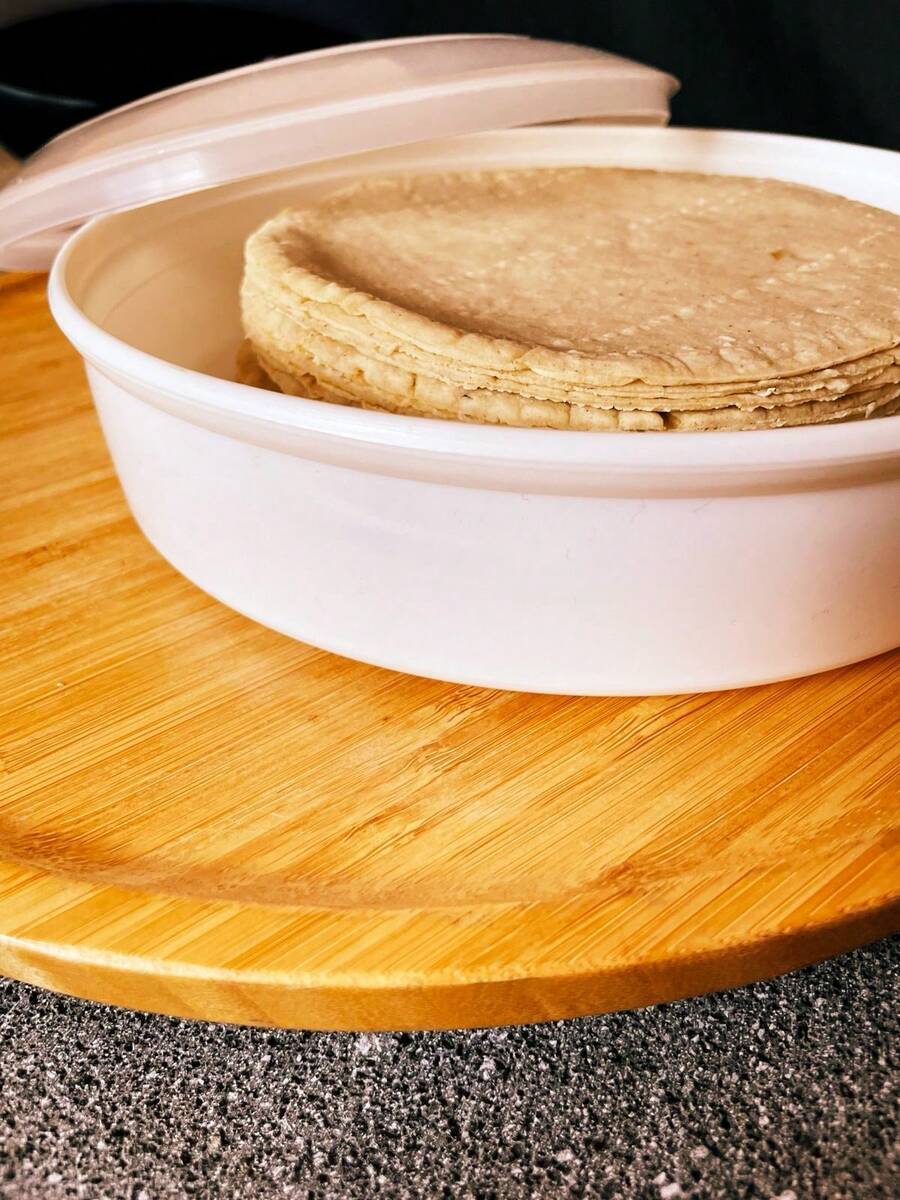 10 piezas de Tortilleros/topper de plástico para tortillas con tapa semitransparente, set de medio kilo de recipientes reutilizables para almacenamiento, fáciles de apilar, plástico duro con gran durabilidad - Blanco - Ver 1