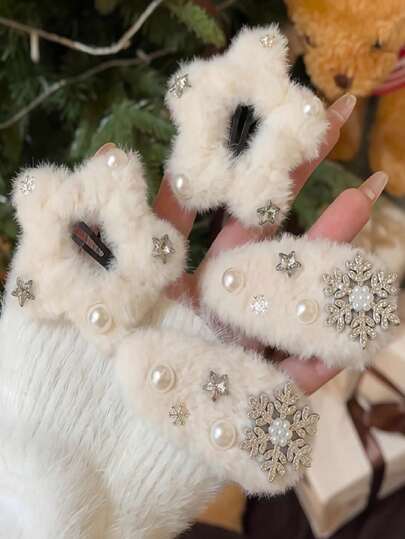 新款秋冬毛绒雪花星星发夹，可爱韩版侧分刘海夹，蓬松雪花星星发夹，适合冬季，可固定刘海和碎发，营造节日氛围，适合假日装扮，可作礼物，也可作发夹、发卡、发夹、头饰等，是女士的理想发饰。