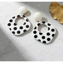 Women'S Bohemian Gothic Acrylic Earrings - Black & White Polka Dot Geometric Pendant Dangle Hoops, Minimalist Niche Jewelry For Everyday & Party Wear, Cute Earrings - 白色 - 查看 3