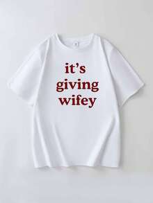 Camiseta "Its Giving Wifey" - Camiseta de novia, camiseta de recién casada, regalo de compromiso personalizado, luna de miel, camiseta del día de la boda, vibraciones de esposa, novia, talla grande, camiseta clásica de manga corta con gráfico impreso, top casual de verano blanco para mujer - Blanco - Ver 4