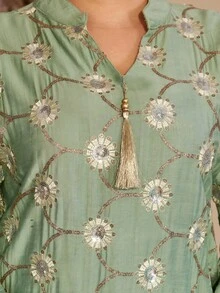 Elegant Embroidered Arabic Style Dress With V-Neck And Tassel Trim, 2026 New Style Ramadan Traditional - Green - View 3