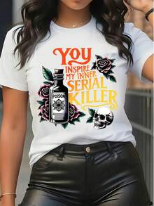 Camiseta feminina com estampa "You Inspire My Inner Serial Killer" (Você Inspira Meu Assassino em Série Interior), caveira gótica, rosa e frasco de veneno, com slogan engraçado. Camiseta casual de manga curta, gola redonda e estilo streetwear. - Branco - Ver 1
