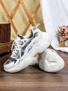 Giày thể thao nam màu đen phối họa tiết rằn ri mới, năng động trẻ trung, đế dày giúp tăng chiều cao, giảm sốc và chống trơn trượt, thoáng khí và đa năng, phù hợp cho mang hàng ngày, đi làm, du lịch và nghỉ dưỡng. - Ngụy trang trắng đen - Xem 6