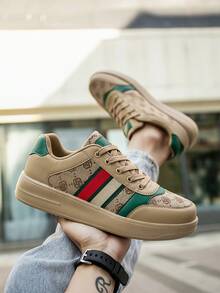 男士复古百搭随机印花字母条纹平底滑板鞋，时尚撞色拼接户外日常通勤系带增高软底休闲运动鞋 - 杏色 - 查看 5