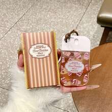 1/5瓶装（50毫升）巴西香氛喷雾，多达5种香型可选，适用于室内外空气清新。这款多层香氛喷雾持久留香，散发自然清新的迷人气息，融合优雅浆果、棉花糖、焦糖爆米花、香草、草莓蛋糕和巧克力香氛，适合约会、派对、聚会、节日、居家、酒店、办公室等场合使用，是馈赠亲友的理想之选。 - 彩色 - 查看 12