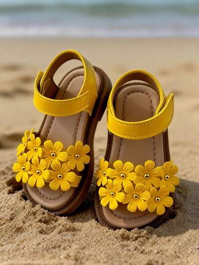 1双儿童花卉图案PU皮革轻便露趾平底凉鞋，款式可爱，适合日常外出或幼儿园穿着