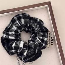 1条经典格纹丝绒发圈，高弹力不伤发，大号尺寸，适合长发女性，可扎马尾、发髻，多功能发饰，秋冬季发绳发圈头饰 - 彩色 - 查看 19
