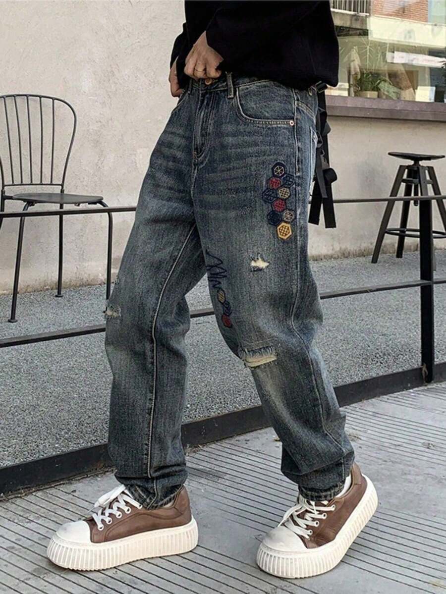 Vaqueros Masculinos con Rotos, Parches y Bordados, Corte Recto de Estilo High-Street, Inspiración Hip-Hop y Detalles Callejeros que Reflejan Personalidad Única - Azul - Ver 1