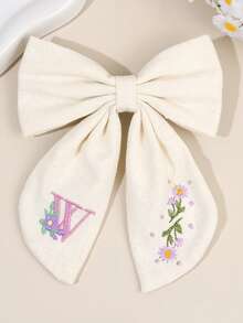 1pc 26 Letters White Fabric Hair Clip, Embroidered 26 Letter Floral Decor Hair Clip, Fashionable Alligator Clip Hair Accessory, Girls Party Gift - White - View 30