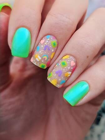 24 stycken korta fyrkantiga press-on naglar, vårfluorescerande mintgröna regnbågsfärgade presentkärlekstecknade design, korta naglar, nagelkonsttillbehör, akrylnagelkit, lämplig för damfester, fotografering, dagligt arbete etc. Använd för att förbättra ditt temperament!