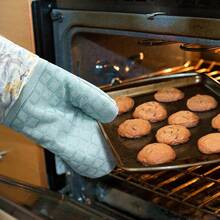 Silicone Printing Oven Mitts Heat Resistant To 500 Degree,Yarm-Dyed Oven Gloves With Animal Design Non-Slip For Kitchen CooFKing Barbecue BaFKing And Machine Washable. (Light Blue Mitts),LightBlueMit - 淺藍色手套 - 查看 9
