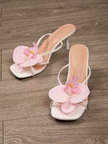 Giày cao gót mũi vuông quai chéo màu vàng, kiểu dáng slip-on, họa tiết hoa, trang trí hoa văn, sandal cao gót thời trang cho nữ, giày bít mũi cao gót màu trắng thoải mái, gót thấp, phù hợp cho mọi dịp trang trọng. - trắng - Xem 8