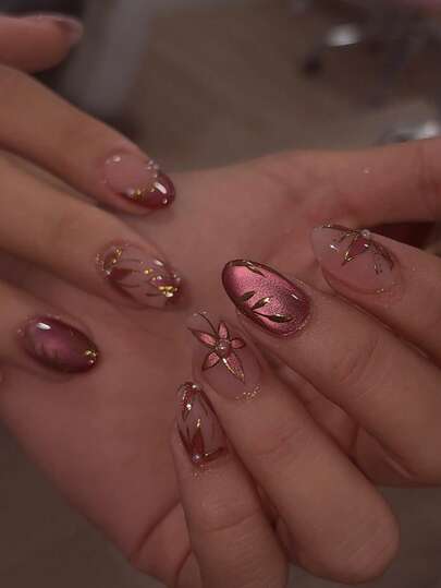 30 piezas Conjunto de uñas postizas de estilo europeo vintage con diseño floral, recorte metálico y efecto ojo de gato ovalado mediano en color rojo-marrón, incluye 1 lima de uñas y 1 pegamento, adecuado para uso diario y laboral de mujeres