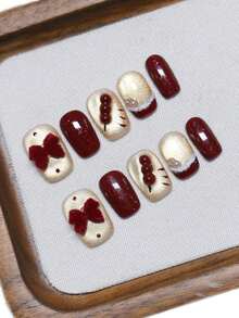 10 Stück handgemachte Nägel quadratisch rund Acryl Aufklebe-Nägel kurz, sanftes Rot, glänzendes Gold Katzenauge, Nagelanhänger kleine Tanghulu Schleife, rote French Tip Nägel, süß kantig elegant einfach Herbst Nägel, Herbst Aufklebe-Nägel, Winter Fake Nägel, Festival Nägel, Party Alltag & Date geeignet, Strandurlaub Tropen geeignet, DIY Künstliche Nägel geeignet für Frauen & Mädchen als Geschenknagelzubehör - Rot - Übersicht 3