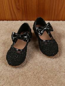 女童黑色亮片蕾丝漆皮蝴蝶结平底鞋，适合搭配连衣裙和日常穿着 - 黑色 - 查看 4