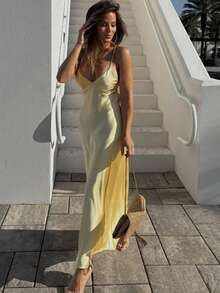 山茶花新款法式时尚性感优雅缎面V领吊带露背连衣裙，适合派对和宴会 - 淡黃色 - 查看 6