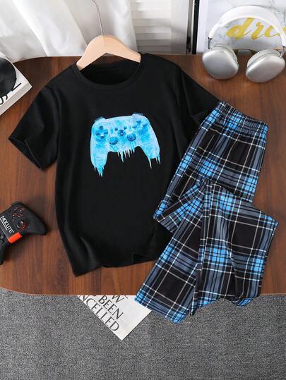 2pcs Kids Set, Black Round Neck Short Sleeve T-Shirt Paired With Blue Video Game Graphic Decor And Blue Plaid Loose Pajama Pants, Suitable For Boys Casual Wear. Stretchy Knit Fabric, Comfortable And Soft, Suitable For College Students, High School Students And Indoor Leisure Wear.