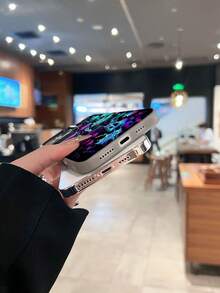 Arte de grafiti colorido con estética de luz negra neón. Esta elegante funda es compatible con los modelos  17, 16, 15, 14 Pro Max, 13, 12, 11, XR y XS Plus. Fabricada en silicona TPU, ofrece protección contra golpes y caídas, además de una sensación superior. Es un regalo ideal para familiares, amigos y seres queridos, y una opción perfecta para Año Nuevo. - Negro - Ver 5