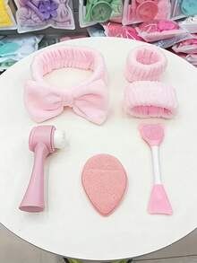 6件套美容工具套装 | 蝴蝶结发带、腕带、洁面刷、卸妆棉和面部按摩滚轮；舒适的植绒发带、柔软的刷毛和柔软的硅胶材质；适用于护肤和清洁。 - 彩色 - 查看 12