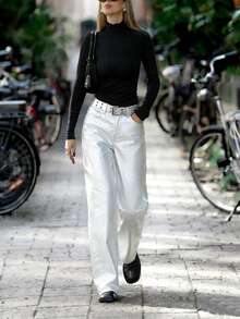 Women's Silver Metallic Straight Leg Jeans - Adjustable Belted Denim Pants With Button Fly For A Futuristic Chic Look (Comfortable & Universally Flattering Fit) - 銀色 - 查看 1