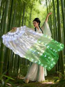 1 قطعة مروحة إضاءة LED وامضة للكبار، طول 1.5 متر، تدرج لوني من البنفسجي إلى الأبيض، خط إضاءة ناعم، مناسبة لرقص البطن والأداء على المكتب وغيرها من المناسبات، لا تحتاج إلى بطاريتي AAA، مناسبة للعطلات والعروض المسرحية والحفلات والأعراس وعيد الهالوين وعيد الميلاد وغيرها من المناسبات - مروحة حريرية مضيئة - مشاهدة 9