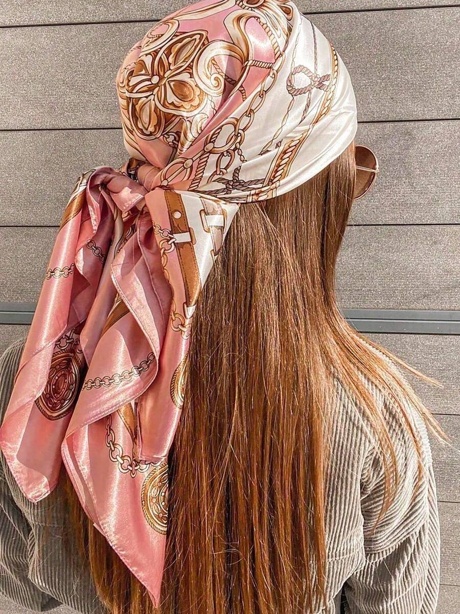 1 Piece Goddess Light Pink Printed Satin Square Scarf Is So Versatile! Fashionable Women Love To Use It. In Spring And Summer, It Can Be Used As An Outdoor Headband Or Hairband, Adding A Touch Of Elegance And Charm; In Autumn And Winter, It Can Be Used As A Scarf To Keep You Warm. The Satin Sheen Makes Your Outfit Look Sophisticated, And The Print Adds A Touch Of Fashion. Whether You Are Going Out For A Walk Or Creating A Stylish Look, This Scarf Is A Fashionable Accessory For All Seasons. - Màu Hồng baby - Xem 1