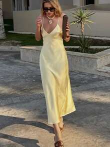 山茶花新款法式时尚性感优雅缎面V领吊带露背连衣裙，适合派对和宴会 - 淡黃色 - 查看 4