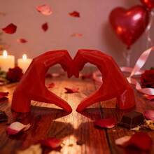 This Heart-Shaped Sculpture Is A Unique Choice To Express Love On Valentine's Day. Its Design Is Ingenious And Full Of Thoughtfulness. It Is A Romantic And Meaningful Valentine's Day Gift To Commemorate Love.