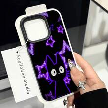 Gato negro y estrellas en morado neón. Esta elegante funda es compatible con los modelos  17, 16, 15, 14 Pro Max, 13, 12, 11, XR y XS Plus. Fabricada en silicona TPU, ofrece protección contra golpes y caídas, además de una sensación superior. Es un regalo ideal para familiares, amigos y seres queridos, y una opción perfecta para Año Nuevo. - Negro - Ver 1