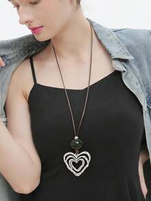 1件绿色宝石金色心形吊坠项链，祖母绿珠子纹理心形吊坠配皮绳，女士款 - 銀色不規則形愛心 - 查看 4