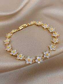 1 قطعة سوار مرصع بالراين بشكل البرسيم الحلو، مطلي بالذهب عيار 18 قيراط من الفولاذ المقاوم للصدأ، سلسلة رقيقة قابلة للتعديل للنساء، للارتداء اليومي، المواعدة، الحفلات، الذكرى السنوية، هدية عيد الميلاد، مجوهرات رومانسية لعيد الحب، الحفلات الكبرى، كرنفال الماردي غرا، رأس السنة الجديدة، الزفاف، الشاطئ، عيد الميلاد، هدية الأم، مجوهرات بوهيمية عتيقة هدية لوصيفة العروس - متعدد الألوان 1 - مشاهدة 3