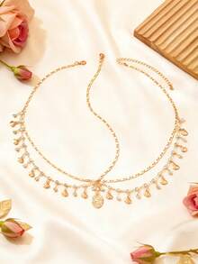 时尚简约的扇贝形合金金属链，搭配流苏和水晶几何圆形吊坠项链，适合女性佩戴。可作为派对礼物（手工制作，链长可定制，水晶数量不限），也可作为头饰、准新娘礼物或女士发饰。