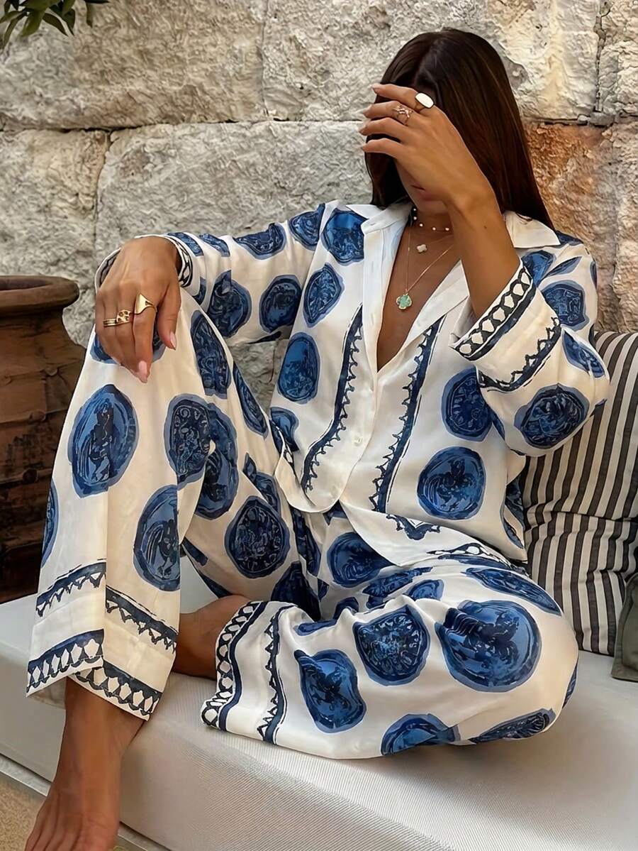Women's Resort-Style Blue & White Ancient Art Print Satin Pajama Set - Lightweight, Oversized Loose Fit, Retro Pattern Long Sleeve Shirt & Wide-Leg Pants Loungewear Suit - 藍色 - 查看 1