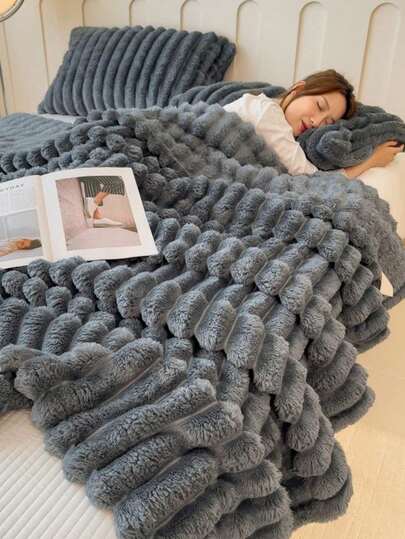 1 pieza/Set de 3 piezas Manta individual o Juego de manta con 2 fundas de almohada unicolor Gris grueso Gris oscuro Rayas anchas Imitación de corte de flores Felpa de conejo Felpa de leche Manta de franela, Cubierta de cama multifuncional de poliéster, Pelusa de rayas finas, Sin desprendimiento