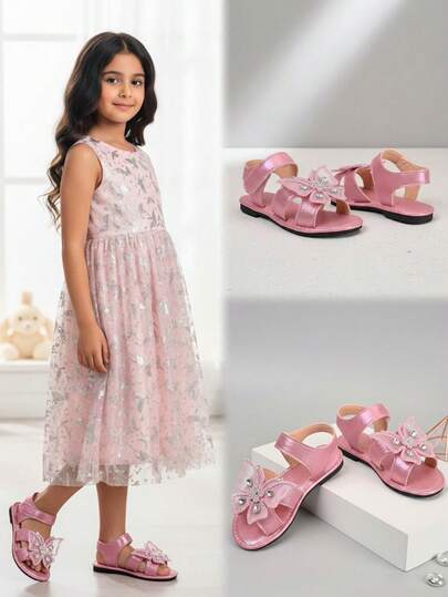 1双玫红色加大码女童平底凉鞋，柔软皮革，饰以彩色水钻网眼蝴蝶装饰，圆头，防滑软底，时尚公主沙滩凉鞋，适合3-12岁儿童，2026春夏款