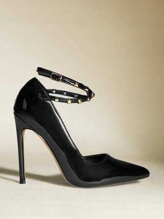 性感时尚黑色尖头12厘米细高跟鞋，配有皮带和铆钉装饰，百搭仙女风，适合春秋季节和派对穿着。