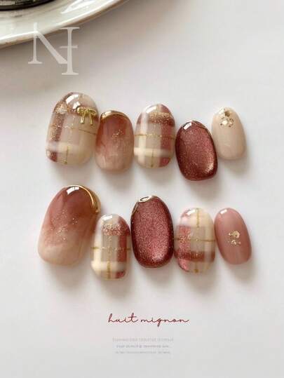 10 piezas de parches de arte de uñas de estilo retro suave, con degradado rosa nude y brillo gris de ojo de gato, patrón a cuadros pintado a mano, moño dorado 3D, parches de arte de uñas a presión lindos y sencillos, adecuados para mujeres y niñas, primavera, verano, otoño, invierno, fiestas y uso diario.