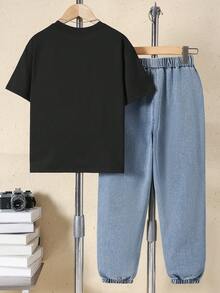 Bộ đồ thể thao thường ngày cho bé trai gồm áo thun ngắn tay in họa tiết denim có túi và quần ống côn, thích hợp cho mùa xuân/hè. - màu đen - Xem 2