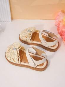 1 Pair Of Girls' Crochet Lace Rhinestone Bow Style PU Sandals With Exposed Toes, Flat Bottom, Comfortable, Breathable, Sweet And Elegant Summer Vacation Shoes - Champagne - View 5