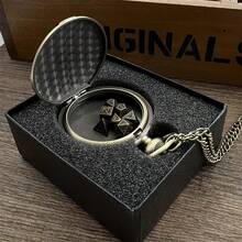 一套豪华铜龙棋盘游戏套装，包含骰子、怀表，时尚个性化，配件齐全。怀表、骰子、怀表壳精致时尚，中央骰子雕刻精美，配有腰链。套装包含7颗骰子。 - 彩色 - 查看 7