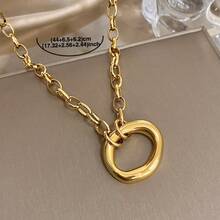 这款镀金镀银项链采用粗链和大型环扣设计，搭配椭圆形吊坠。它是一款时尚的珠宝，非常适合约会之夜、派对和特殊场合。 - 彩色 - 查看 10