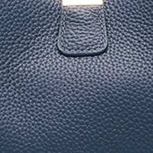 2026 Nuevo bolso de hombro para mujer Bolso tipo cubo de cuero genuino hecho de cuero de vaca de alta calidad Bolso de hombro lujoso con una correa - Azul - Ver 4