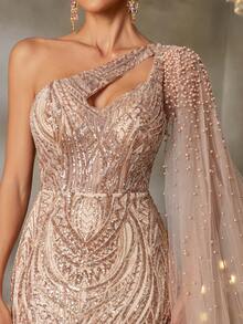 Faeriesty 这款优雅的单肩串珠美人鱼晚礼服，采用垂坠披肩袖设计，高开衩剪裁，饰以亮片刺绣，喇叭裙摆，适合海滩婚礼、盛大晚宴、红毯活动和豪华度假村派对等场合。 - 香檳色 - 查看 9