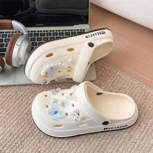 新款女士休闲镂空拖鞋，可爱甜美DIY仿珍珠蝴蝶室内家居服，舒适防滑凉鞋