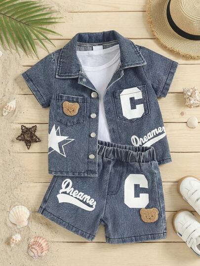 2 st/set babypojke med krage, knappar, stjärn- och bokstävertryck, kortärmad tröja + jeansshorts med resår i midjan, avslappnad outfit, mjuk och vintage sommarstil